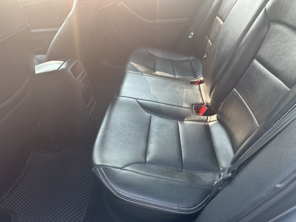 Vehicle image 13 of 22