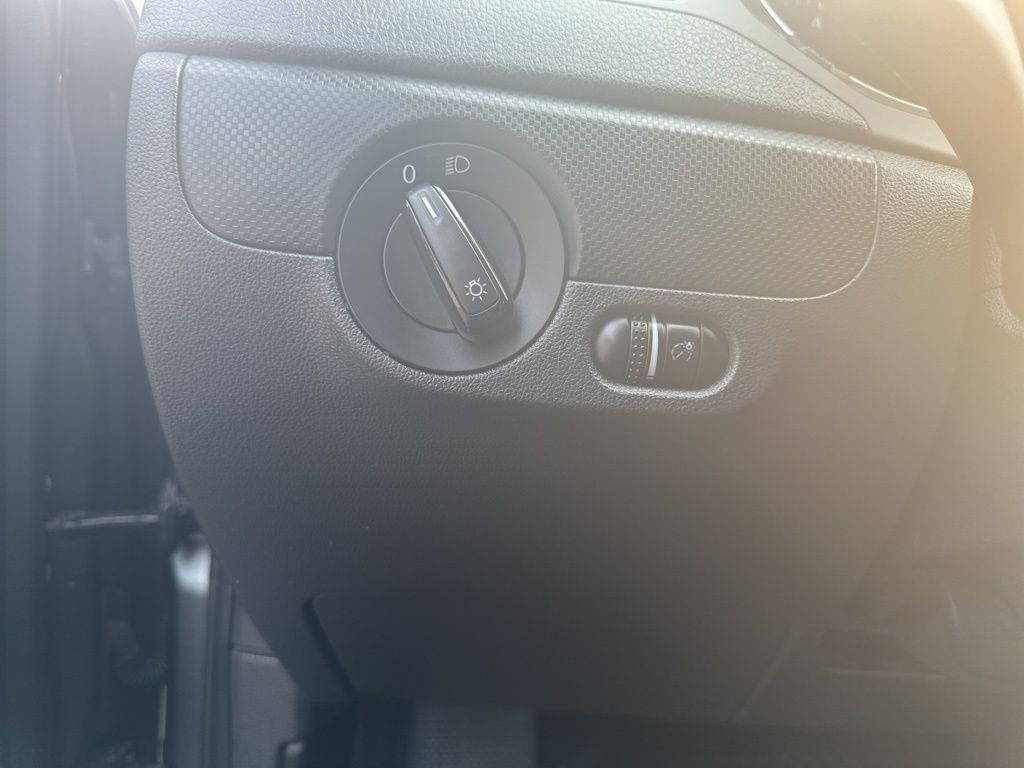 Vehicle image 21 of 22