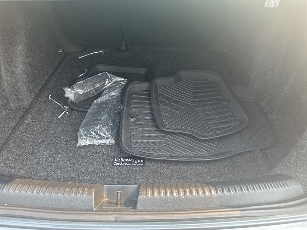 Vehicle image 12 of 22
