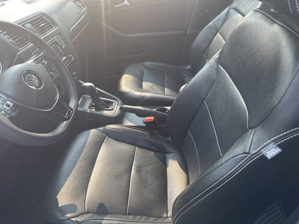 Vehicle image 14 of 22