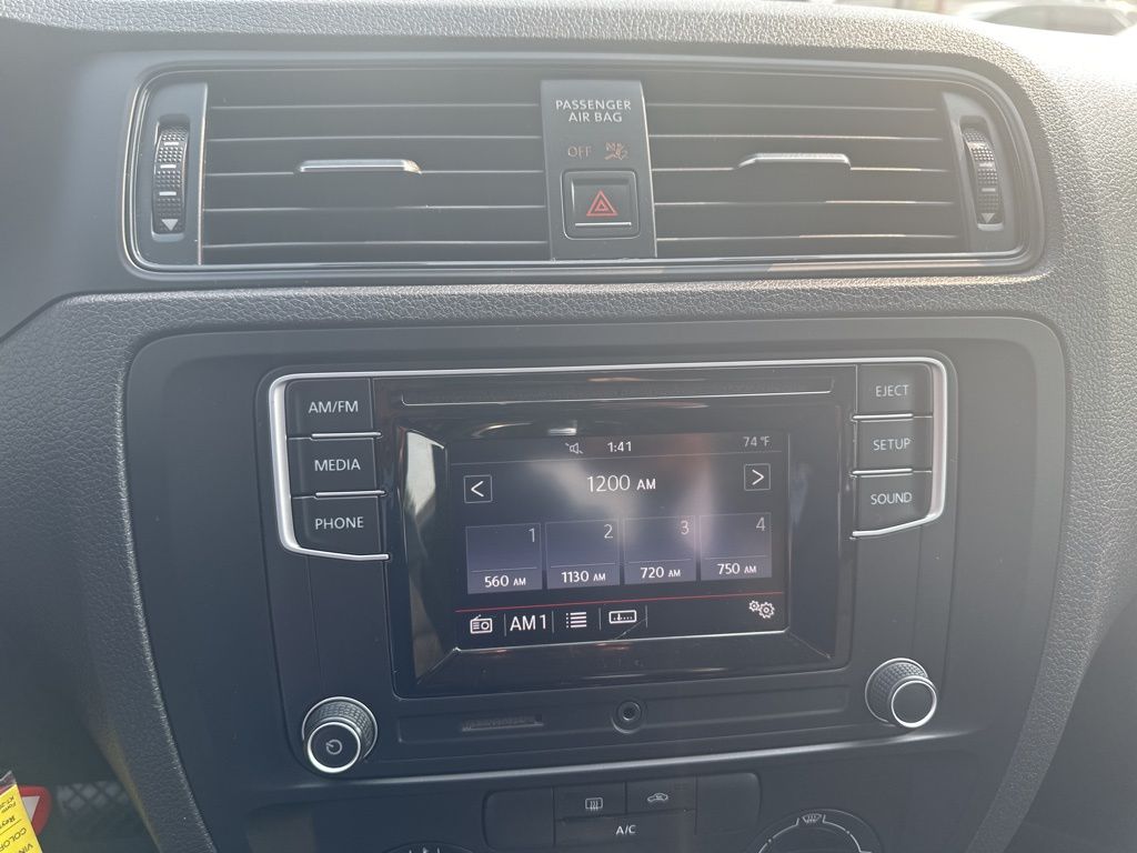 Vehicle image 17 of 22