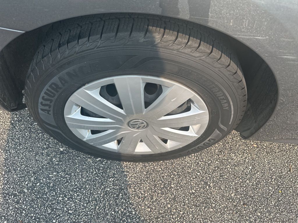 Vehicle image 11 of 22