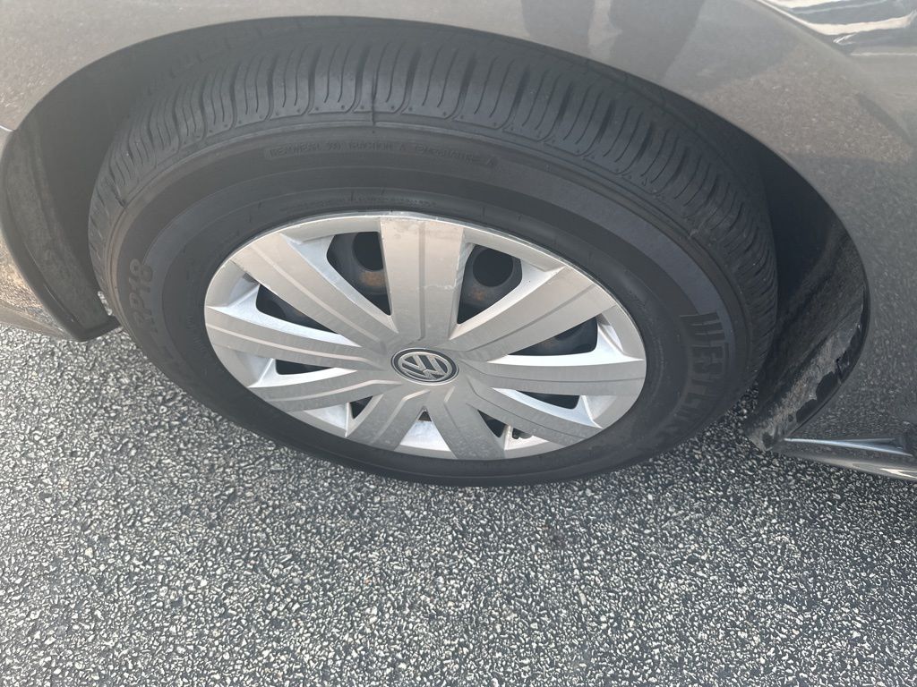 Vehicle image 8 of 22