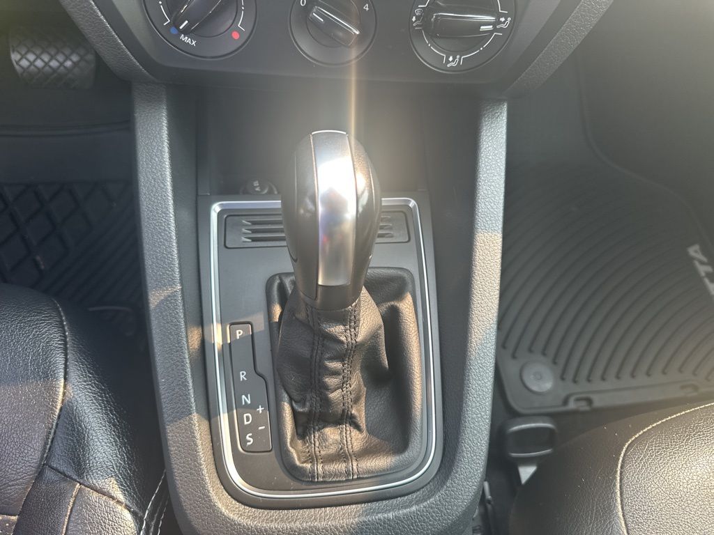 Vehicle image 18 of 22