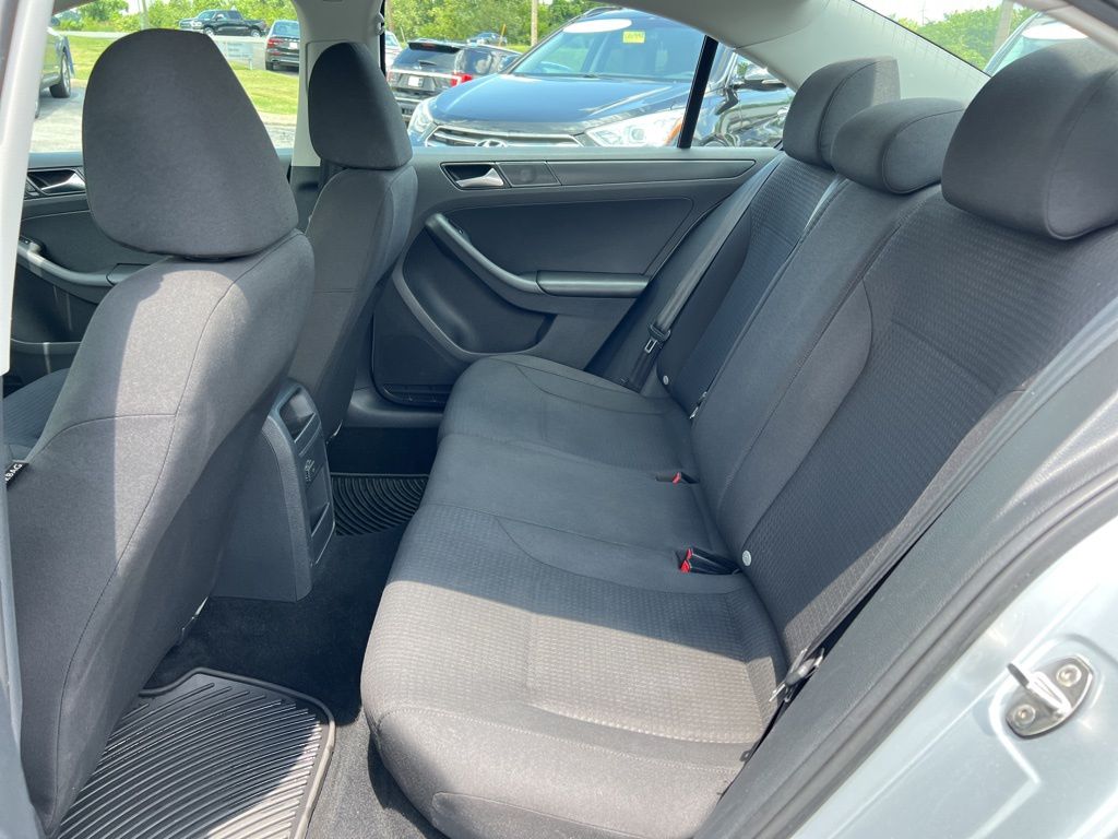 Vehicle image 11 of 26