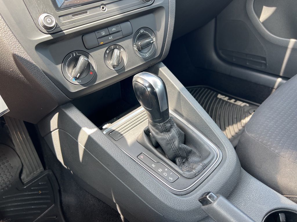 Vehicle image 18 of 26
