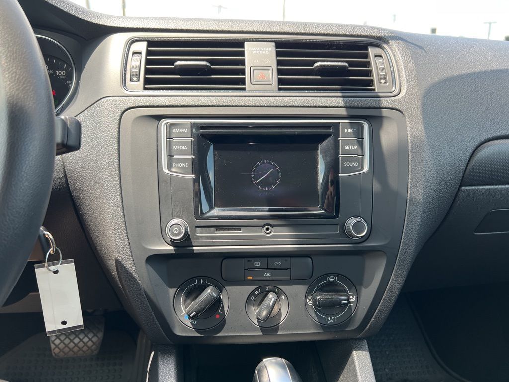 Vehicle image 17 of 26