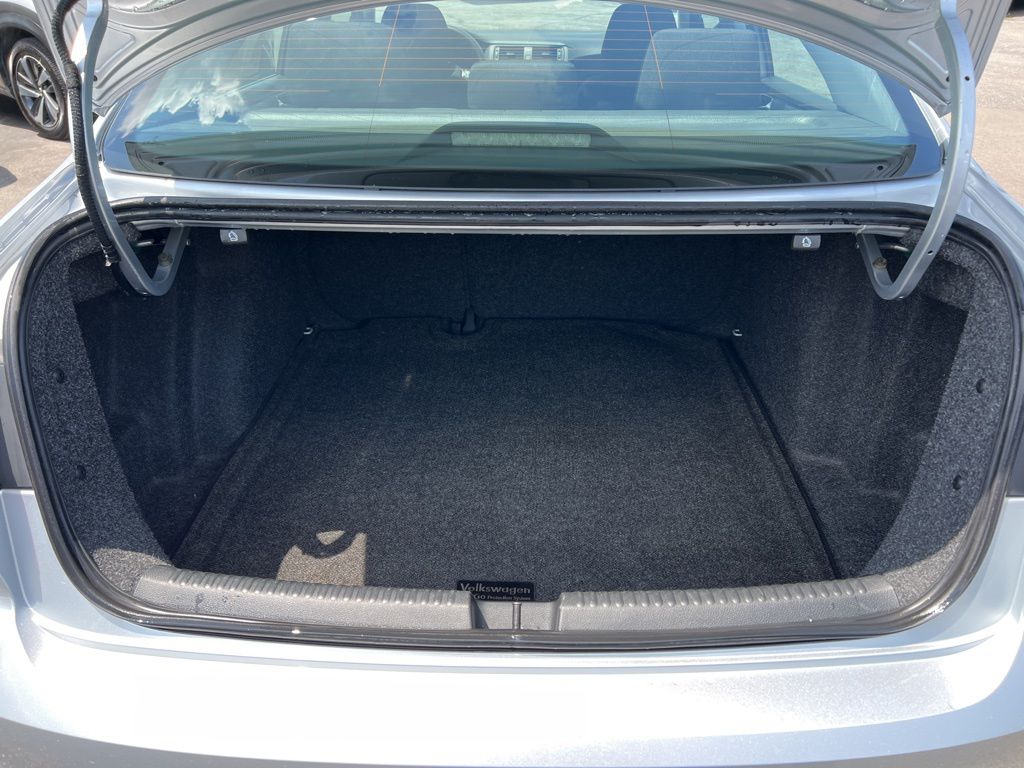 Vehicle image 9 of 26
