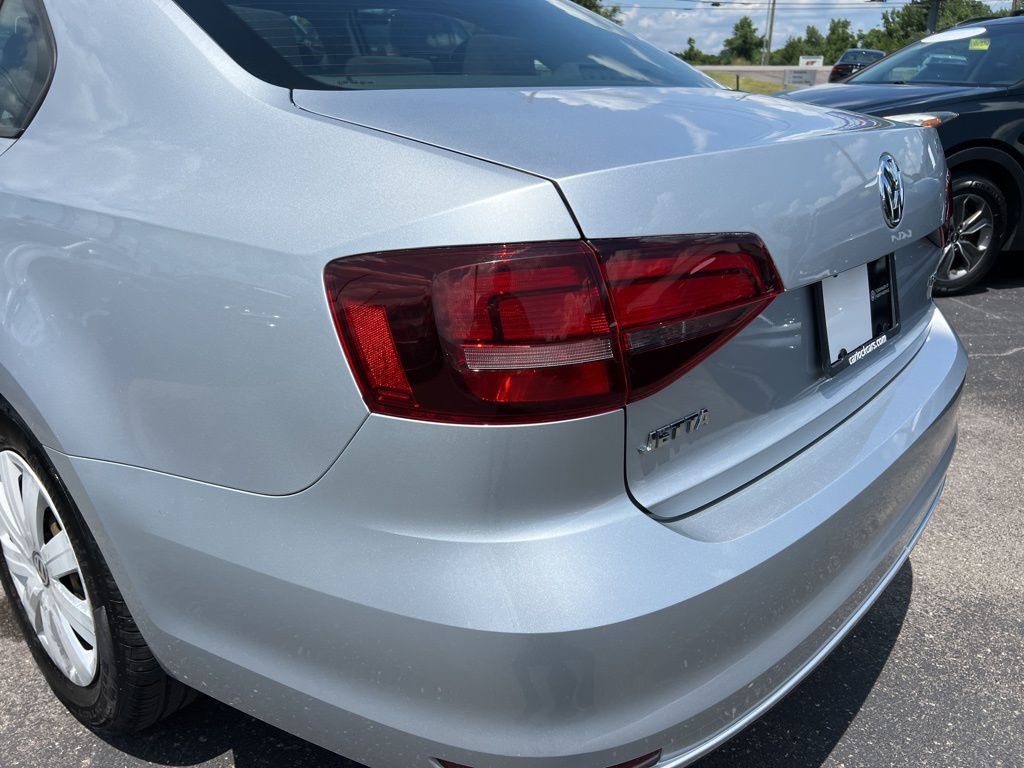 Vehicle image 19 of 26
