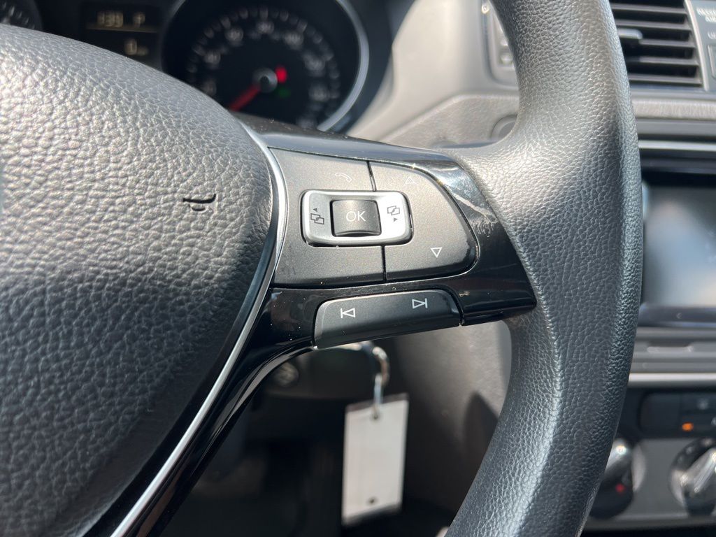 Vehicle image 21 of 26