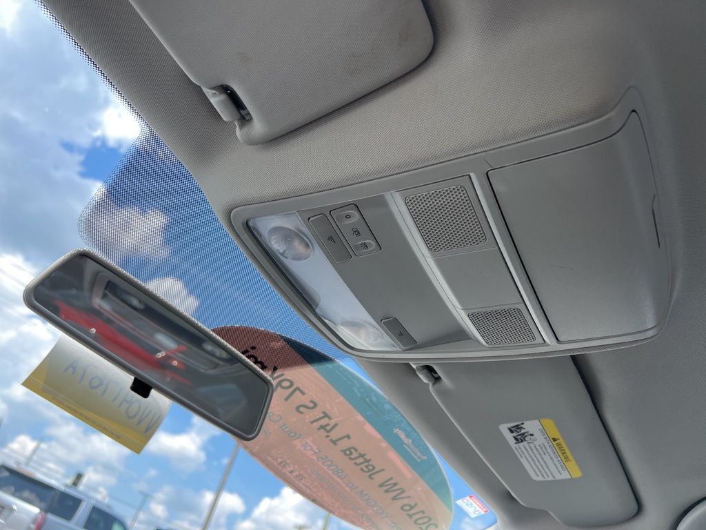 Vehicle image 22 of 26
