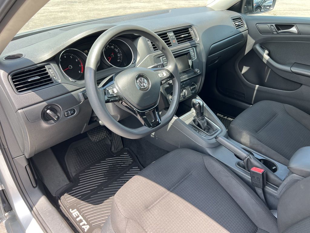 Vehicle image 14 of 26