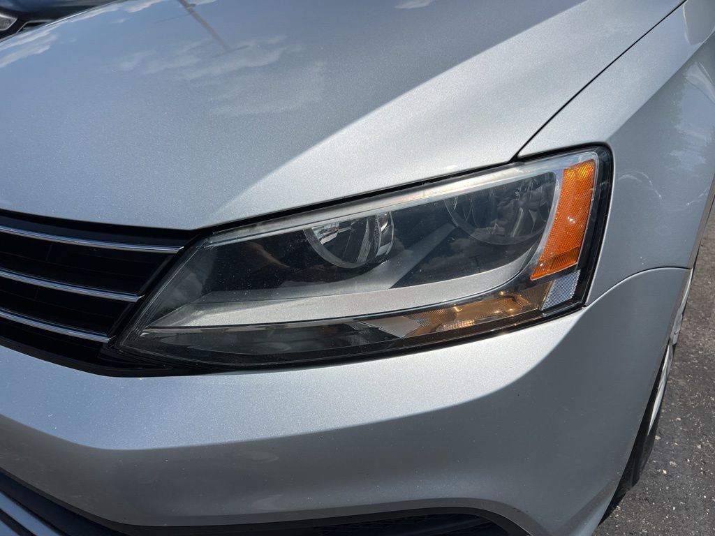 Vehicle image 20 of 26