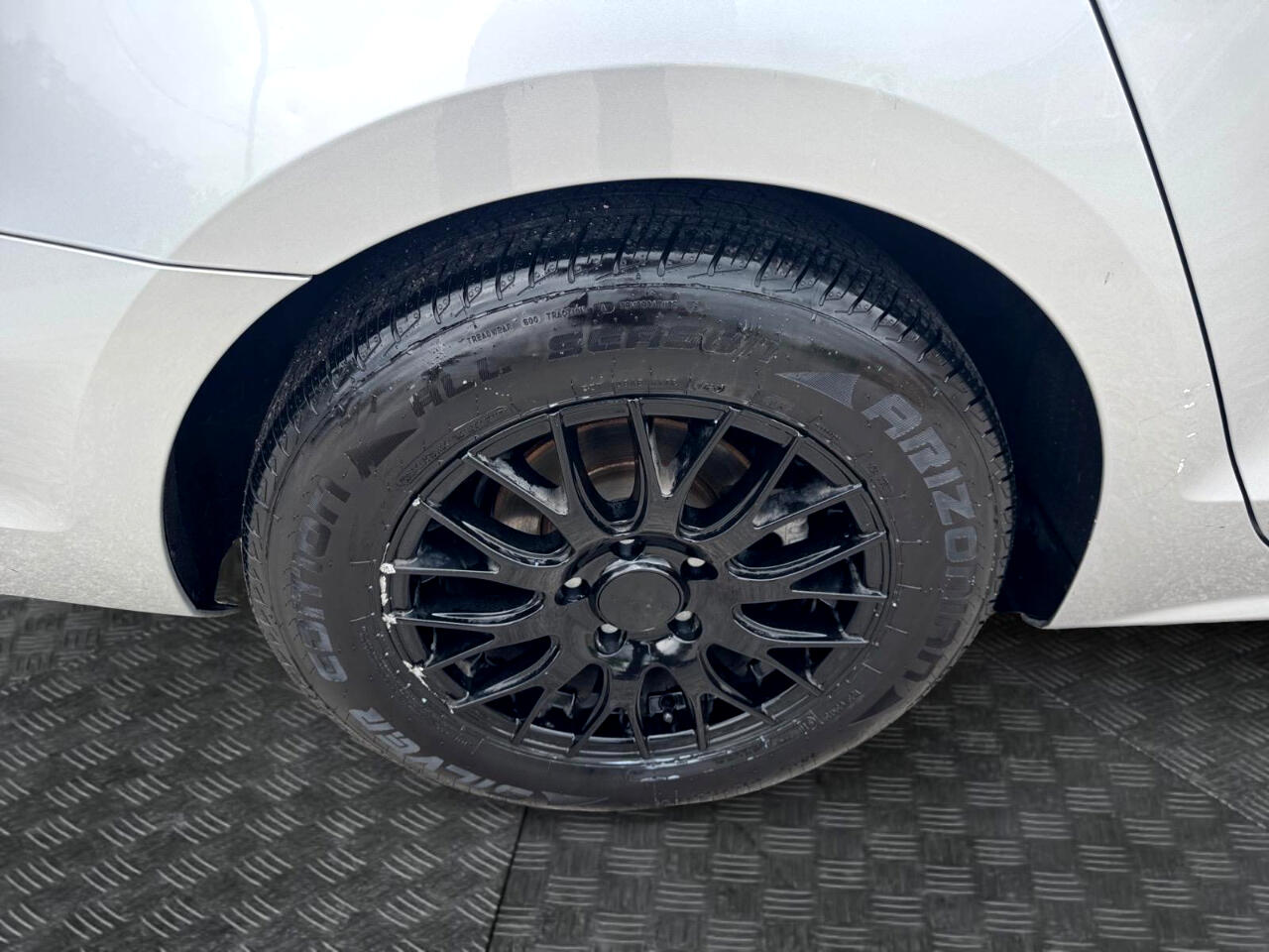 Vehicle image 14 of 27