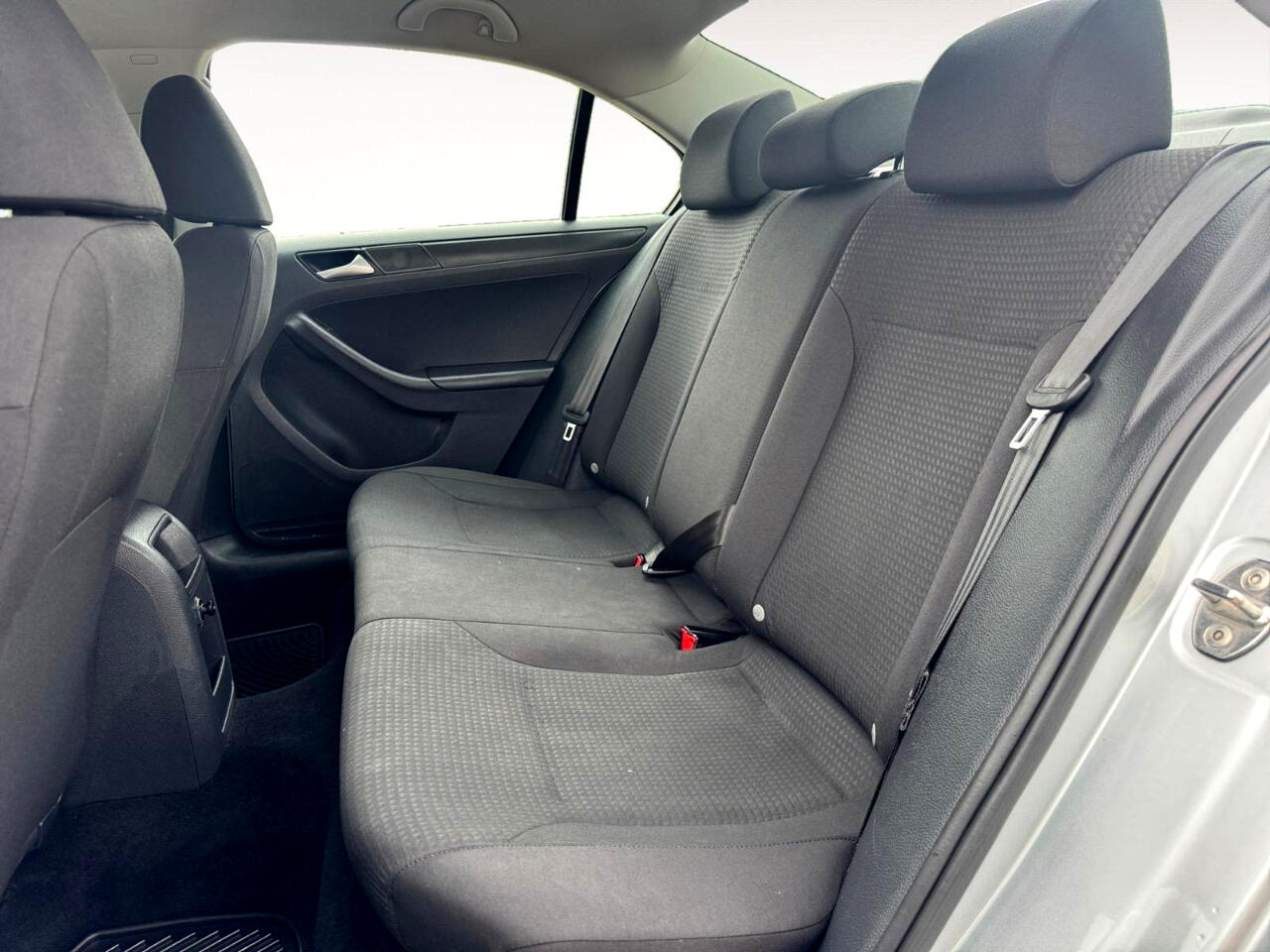 Vehicle image 25 of 27