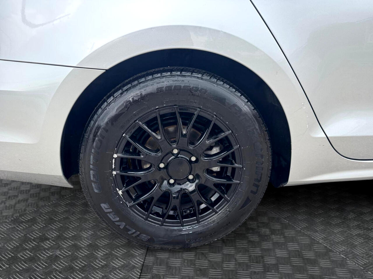 Vehicle image 15 of 27
