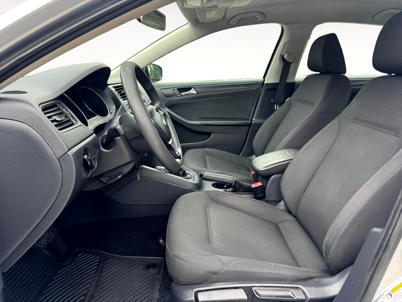 Vehicle image 19 of 27