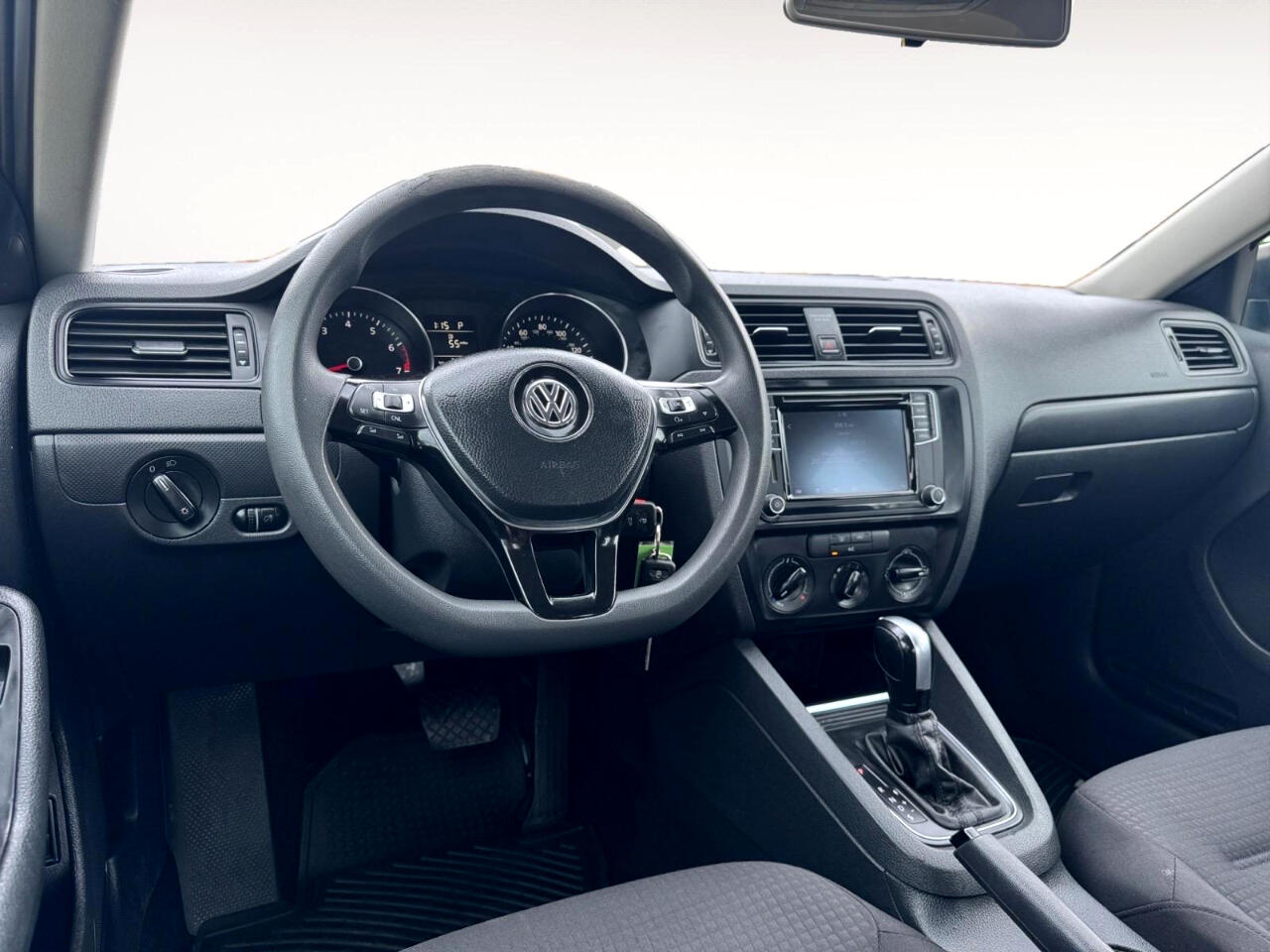 Vehicle image 21 of 27