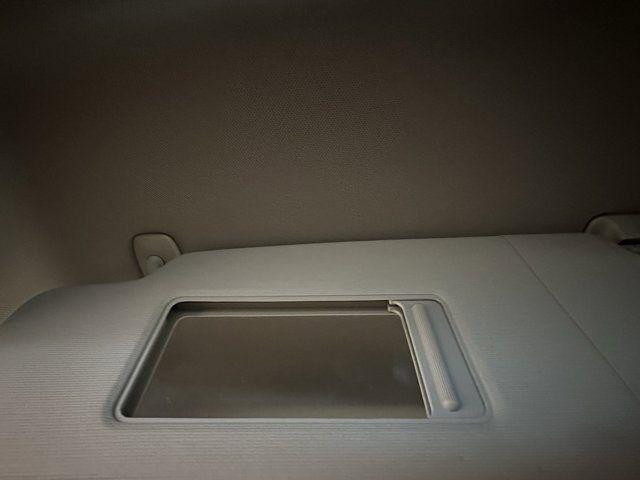 Vehicle image 27 of 30
