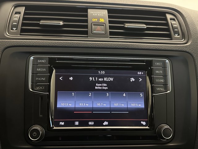 Vehicle image 18 of 30