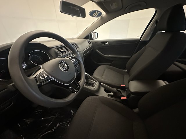 Vehicle image 14 of 30
