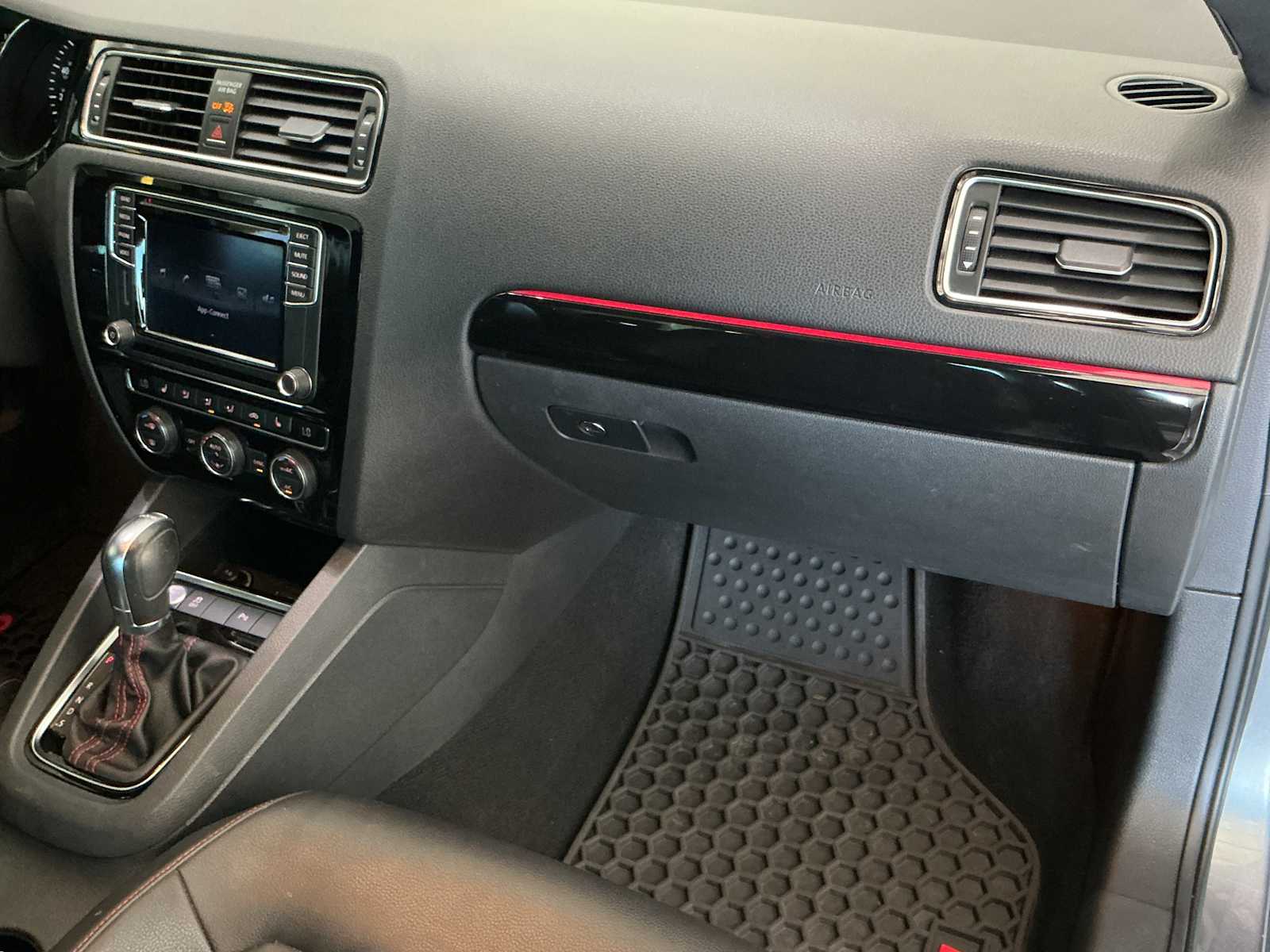 2016 Volkswagen Jetta 2.0T GLI SE Image 17 of 28