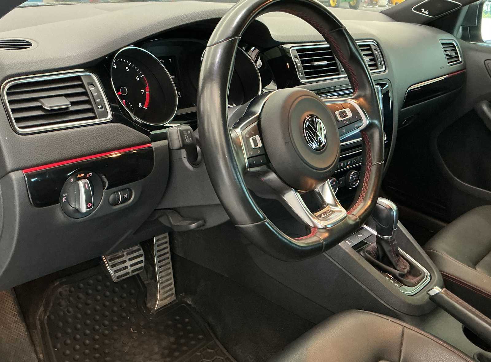 2016 Volkswagen Jetta 2.0T GLI SE Image 13 of 28