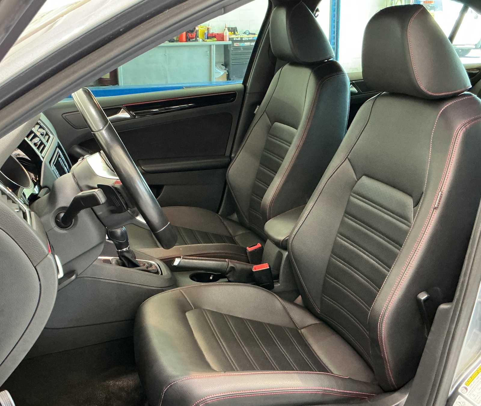 2016 Volkswagen Jetta 2.0T GLI SE Image 9 of 28
