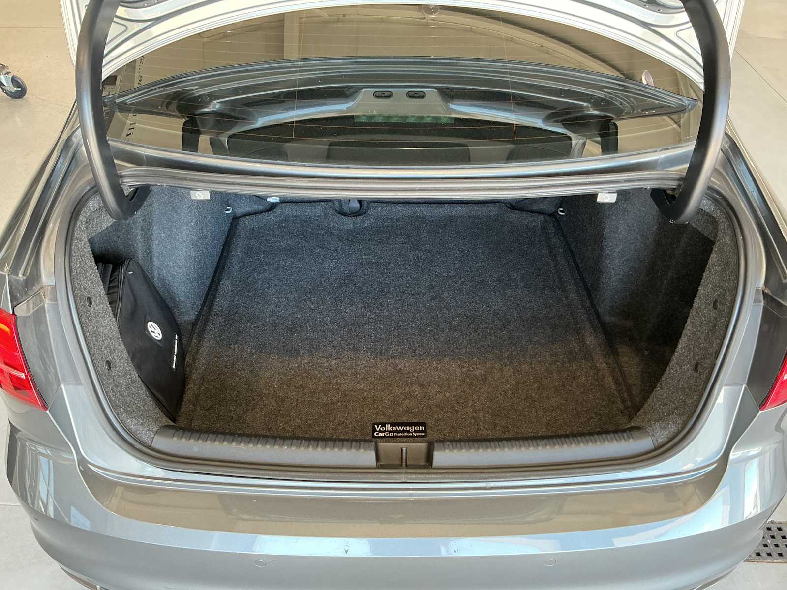 2016 Volkswagen Jetta 2.0T GLI SE Image 8 of 28