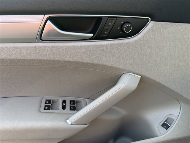 Vehicle image 19 of 23