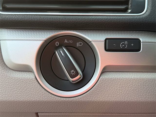 Vehicle image 22 of 23