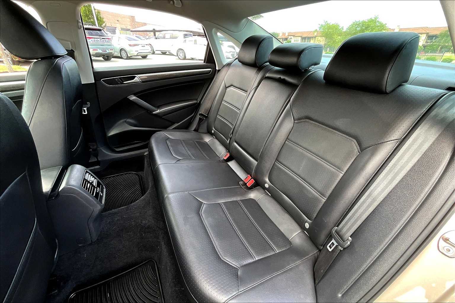2016 Volkswagen Passat 1.8T SE Image 10 of 36