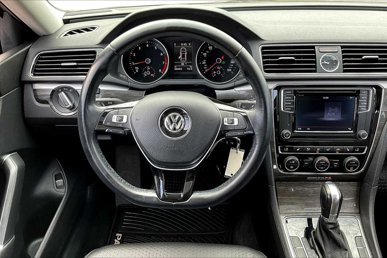 2016 Volkswagen Passat 1.8T SE Image 16 of 36