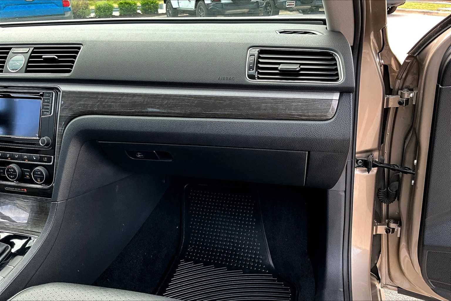 2016 Volkswagen Passat 1.8T SE Image 34 of 36