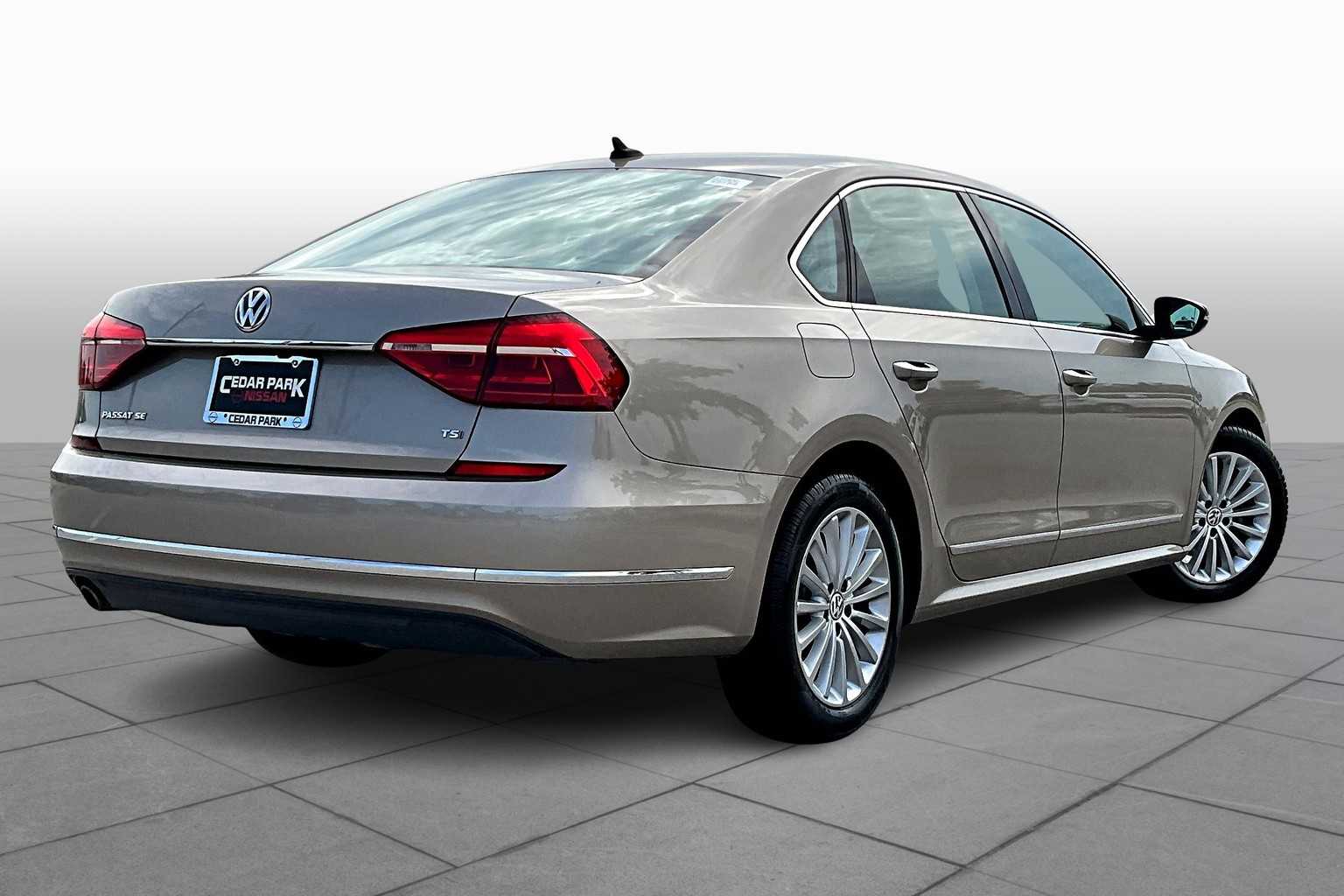 2016 Volkswagen Passat 1.8T SE Image 4 of 36