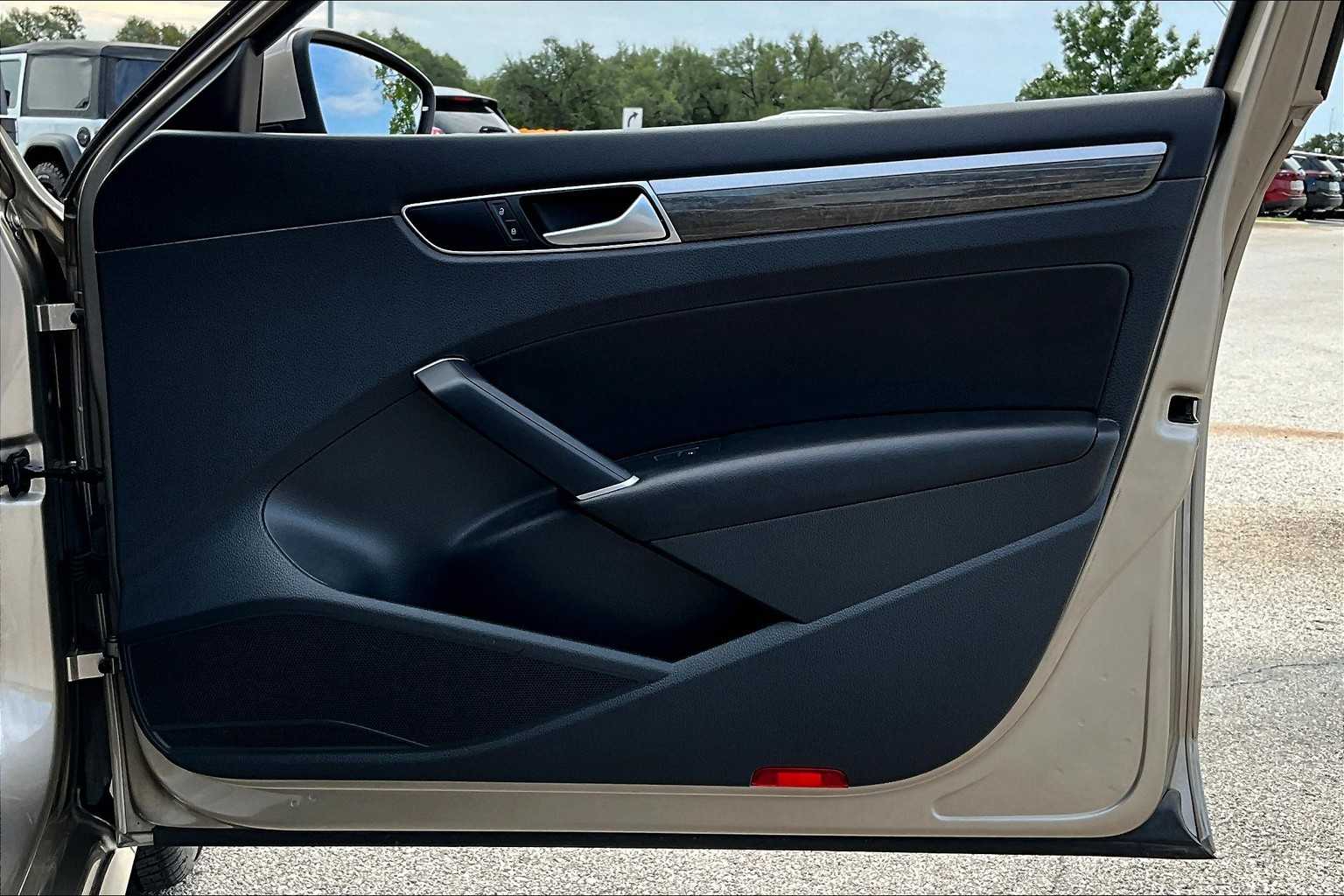 2016 Volkswagen Passat 1.8T SE Image 21 of 36