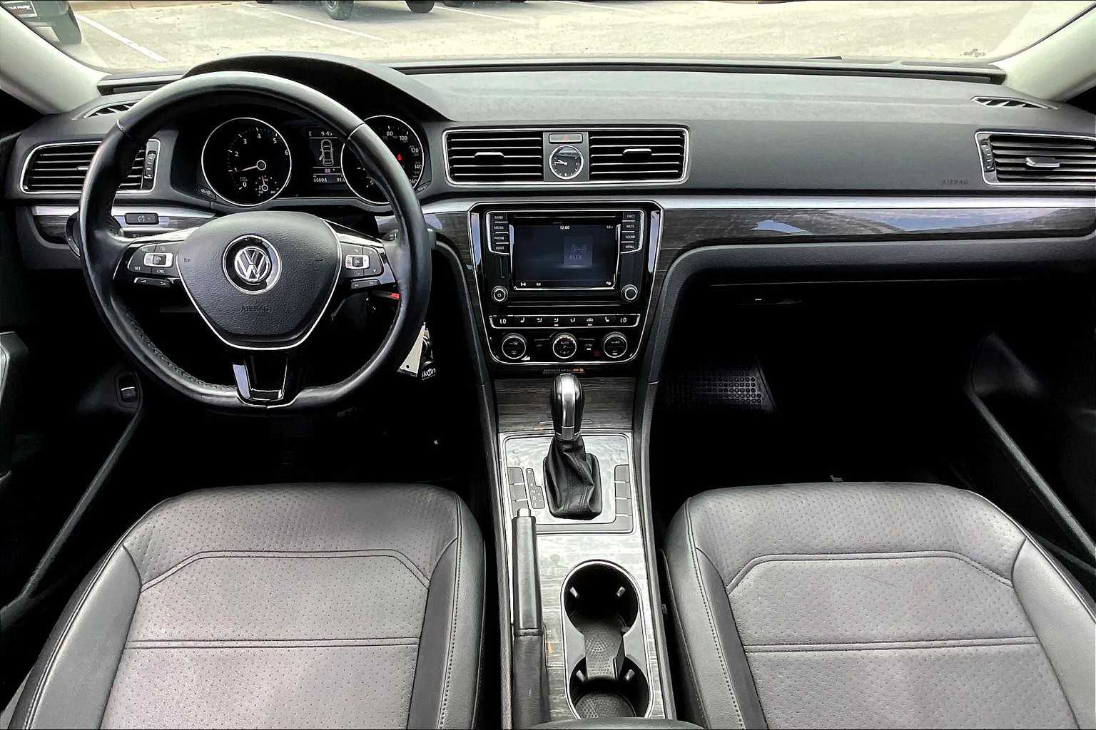 2016 Volkswagen Passat 1.8T SE Image 14 of 36
