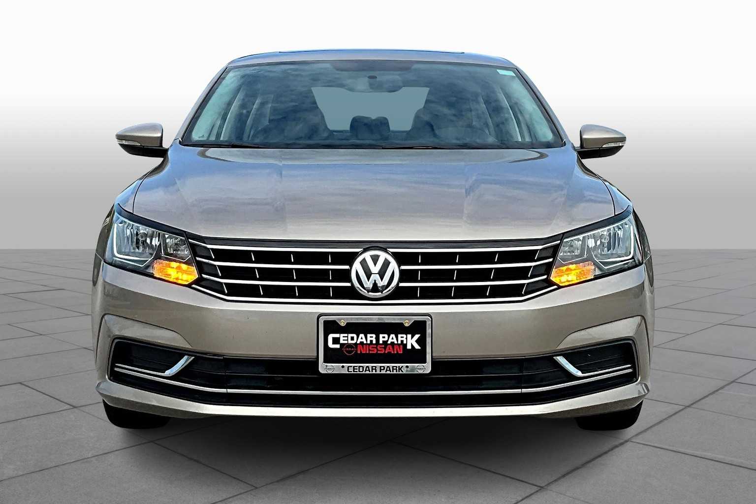 2016 Volkswagen Passat 1.8T SE Image 2 of 36