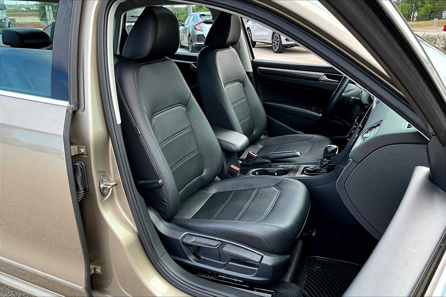 2016 Volkswagen Passat 1.8T SE Image 12 of 36