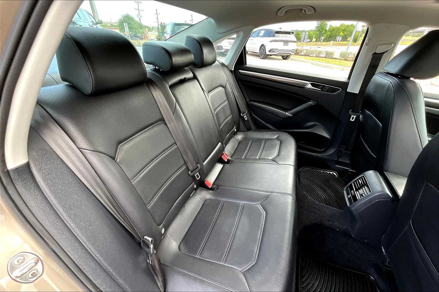 2016 Volkswagen Passat 1.8T SE Image 11 of 36