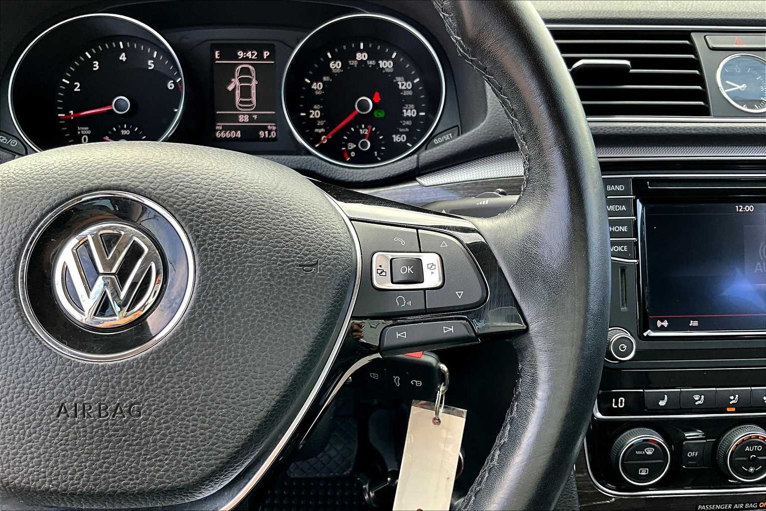 2016 Volkswagen Passat 1.8T SE Image 17 of 36