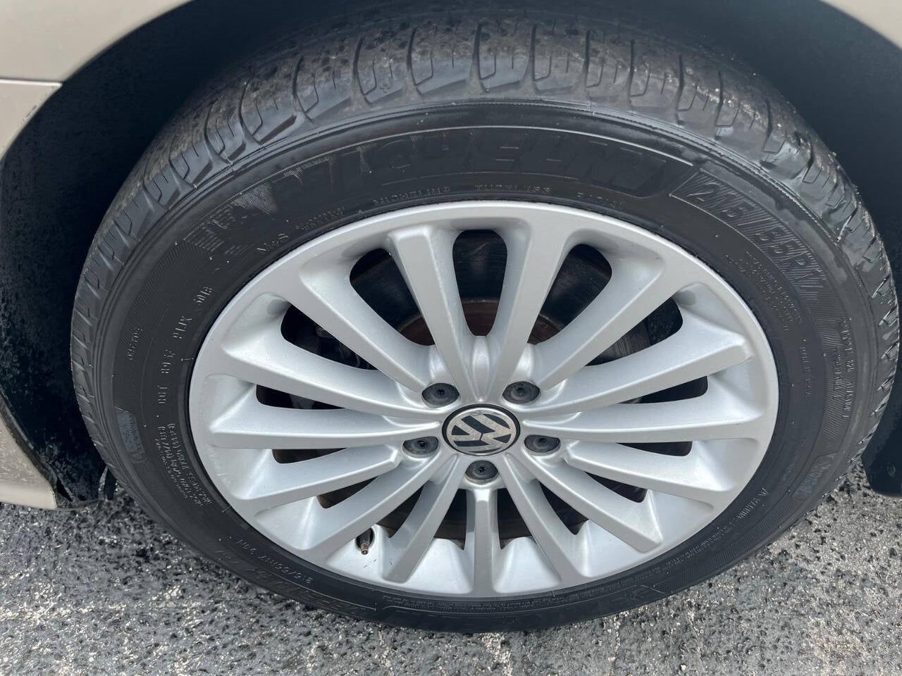 Vehicle image 15 of 42
