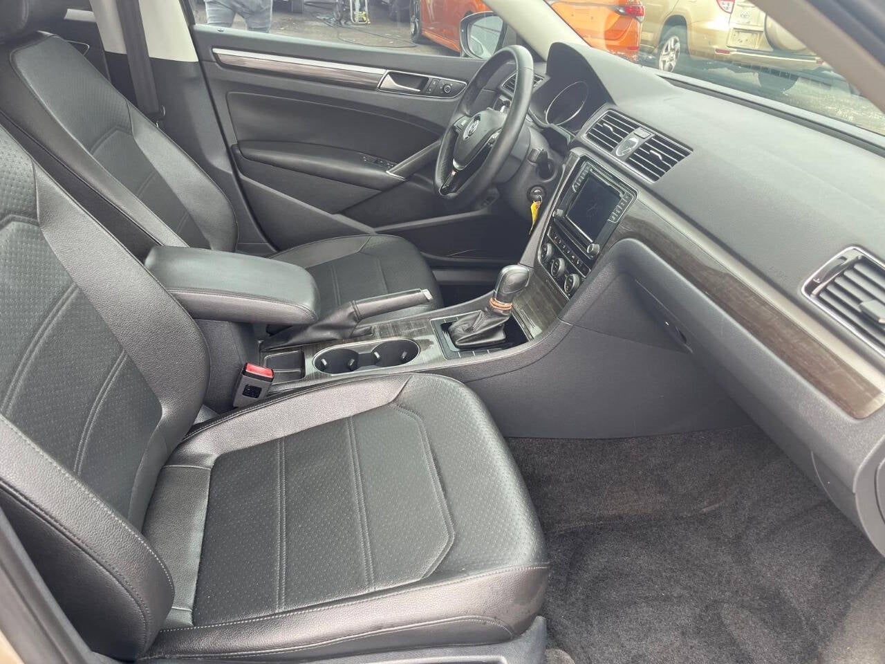 Vehicle image 20 of 42