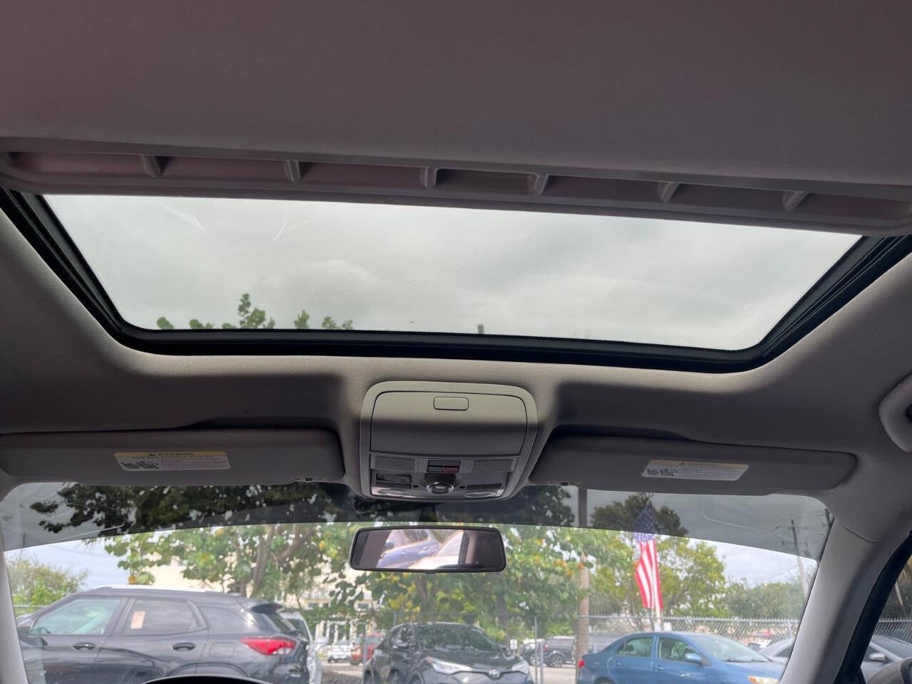 Vehicle image 23 of 42