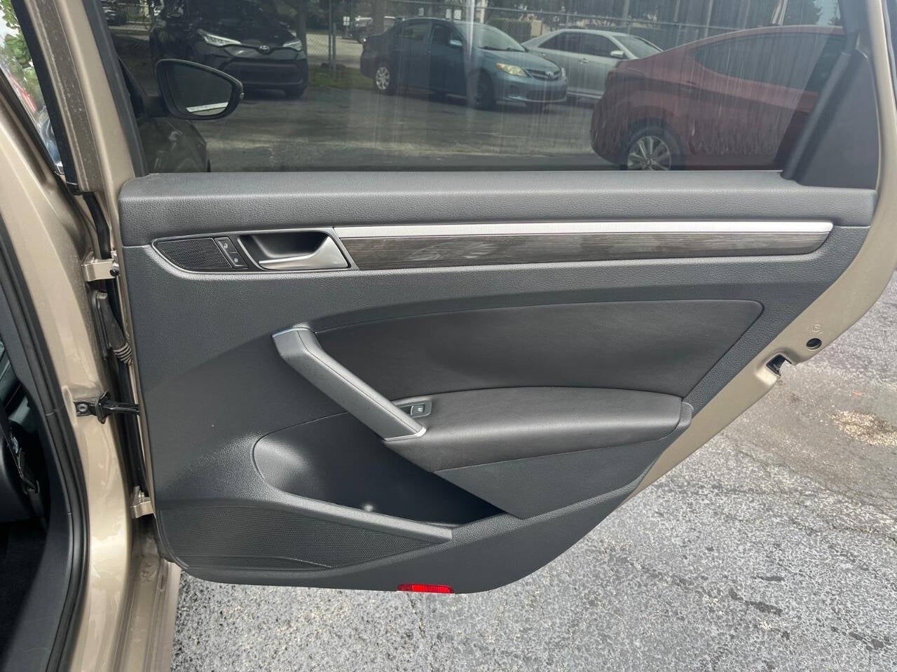 Vehicle image 29 of 42