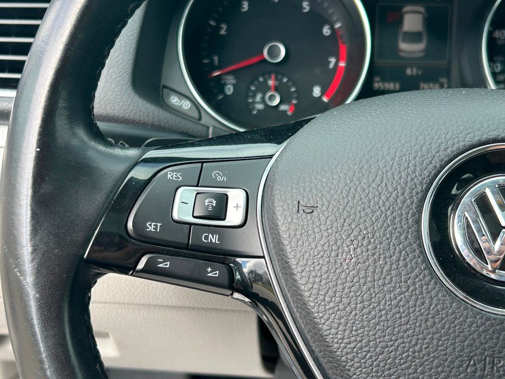 2016 Volkswagen Passat 3.6L V6 SEL Premium Image 27 of 30
