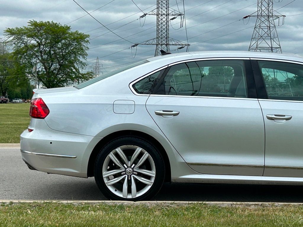 2016 Volkswagen Passat 3.6L V6 SEL Premium Image 8 of 30