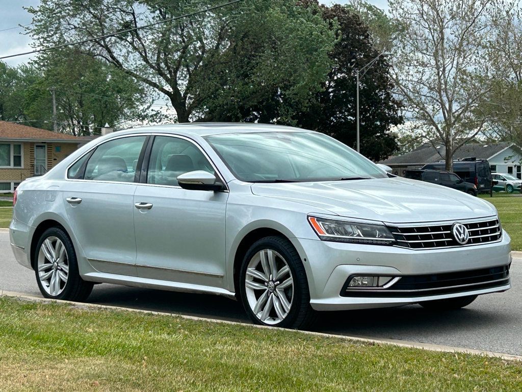 2016 Volkswagen Passat 3.6L V6 SEL Premium Image 4 of 30