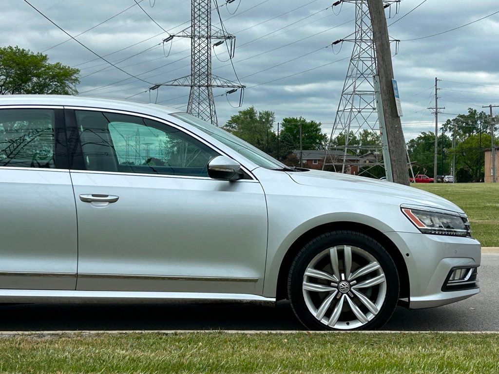 2016 Volkswagen Passat 3.6L V6 SEL Premium Image 5 of 30