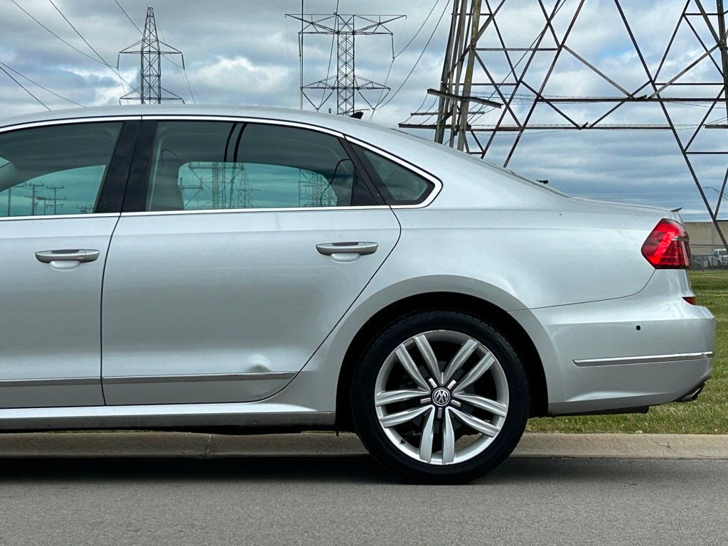 2016 Volkswagen Passat 3.6L V6 SEL Premium Image 11 of 30